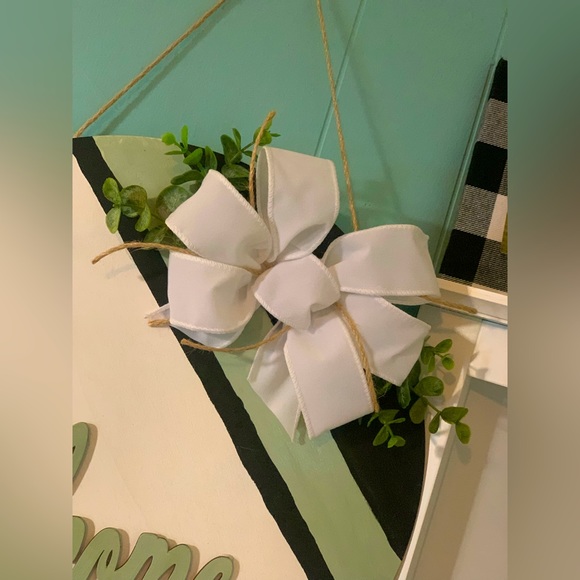 “Welcome” Door Hanger - Picture 2 of 3